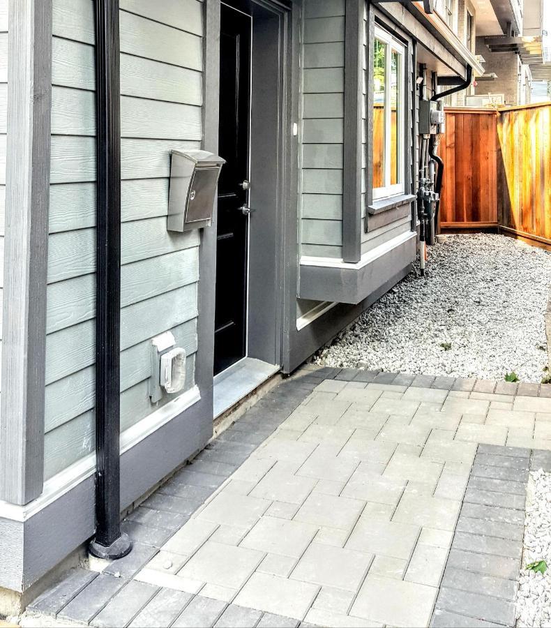 Вилла New Urban Modern Main Street House Ванкувер Экстерьер фото